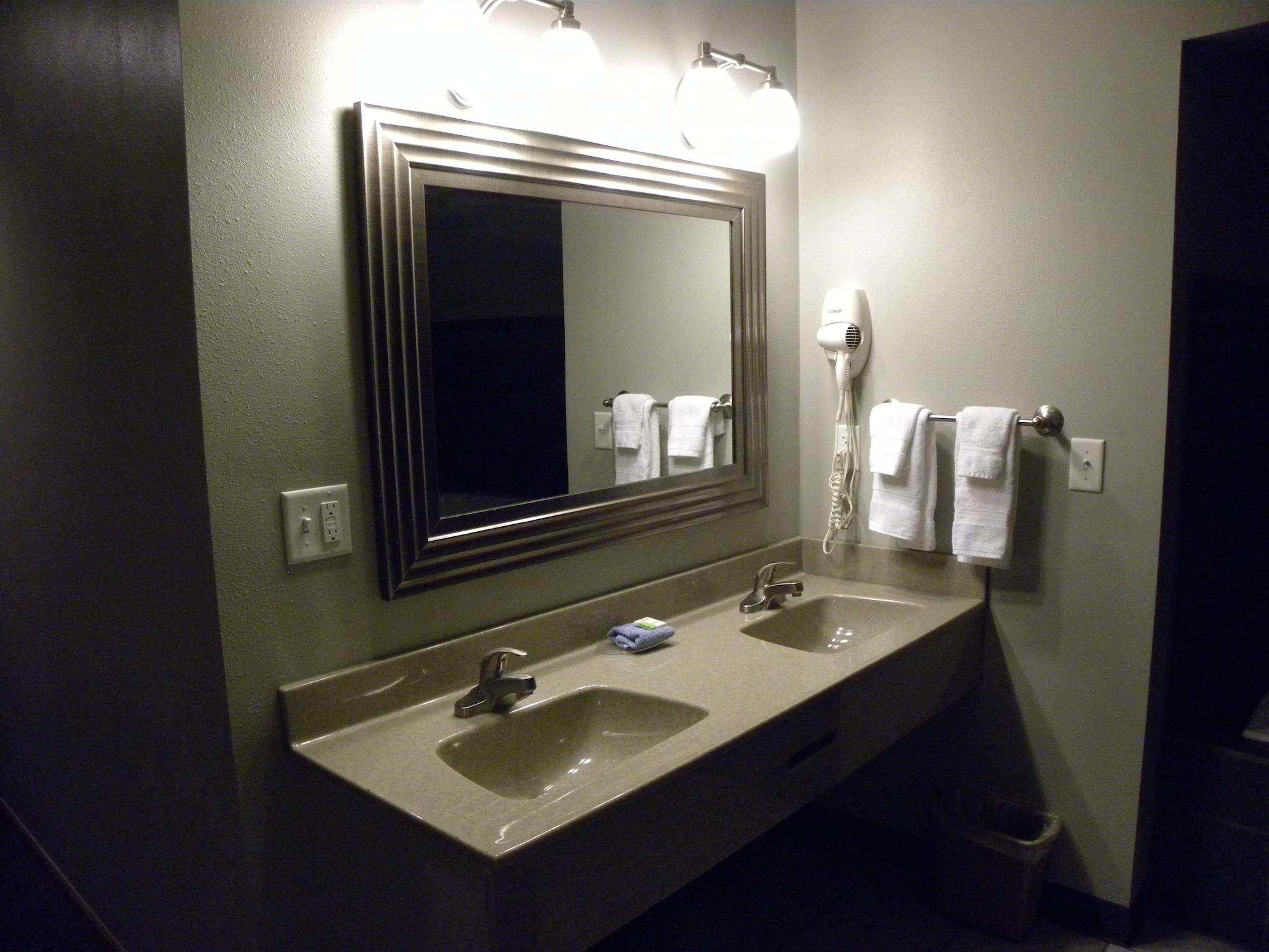 New Victorian Inn & Suites Kearney Bagian luar foto