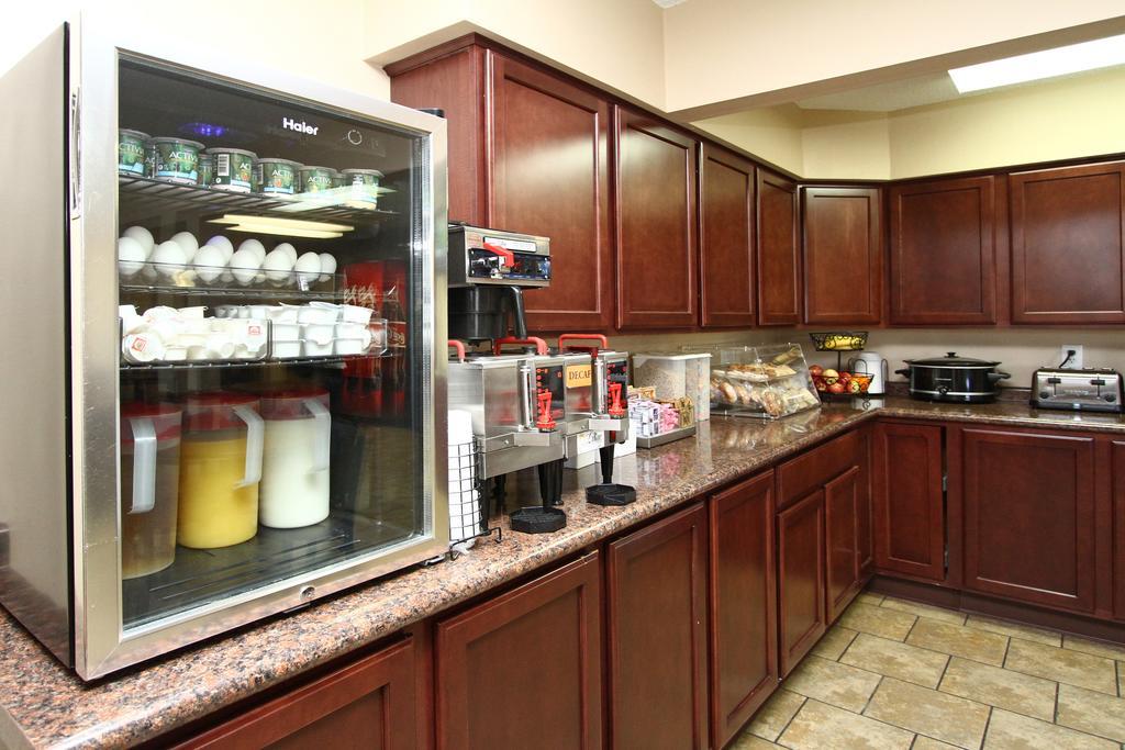 New Victorian Inn & Suites Kearney Bagian luar foto