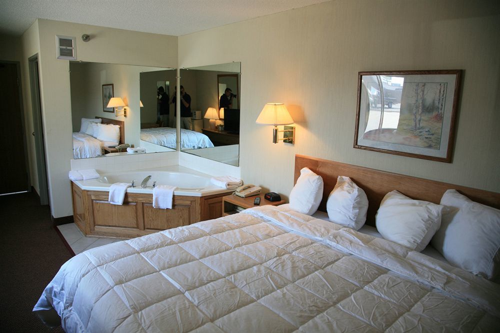 New Victorian Inn & Suites Kearney Bagian luar foto