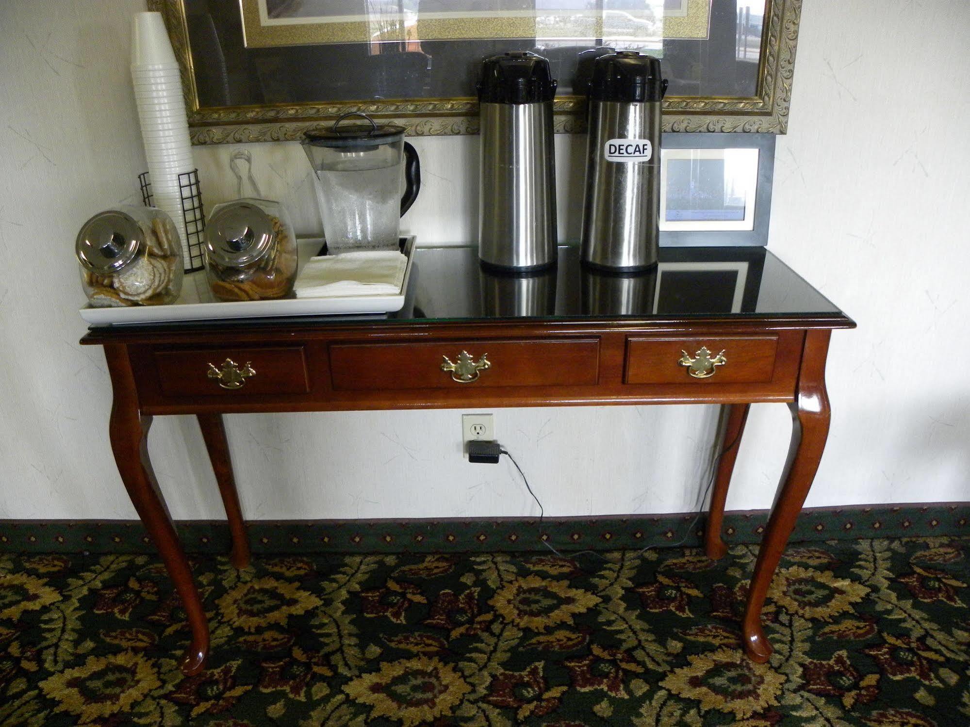 New Victorian Inn & Suites Kearney Bagian luar foto